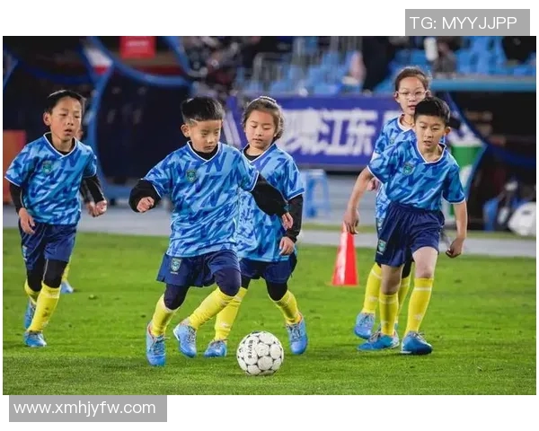 从球童到足球明星的中国足球崛起之路与梦想追逐