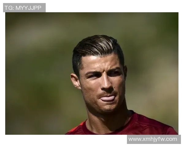 C罗短发造型大揭秘足球明星发型如何引领时尚潮流