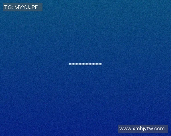 足球明星戴眼镜的帅气男生照片展现独特魅力与风格