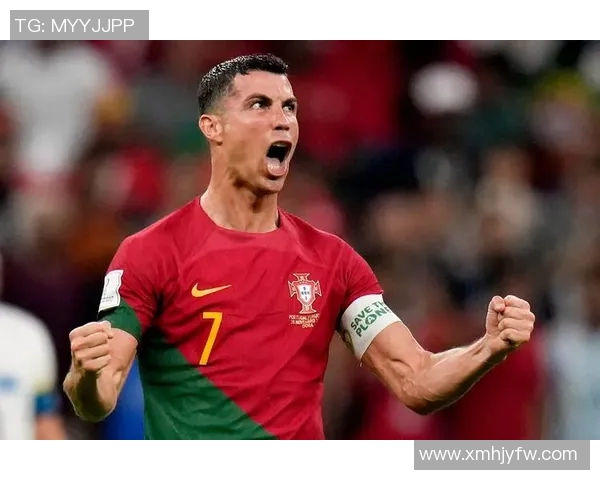 球迷疯狂冲进场内抢夺C罗球衣引发热议的欧冠奇葩事件